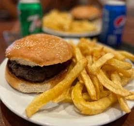 Hamburguesa con Papas Fritas