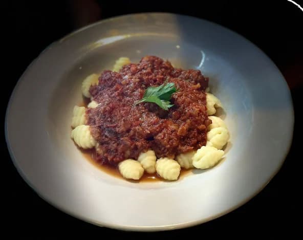 Ñoquis con salsa Fileto o Bolognesa